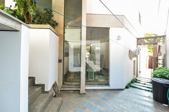 Quintal de casa à venda com 4 quartos, 550m² em Alto de Pinheiros, São Paulo