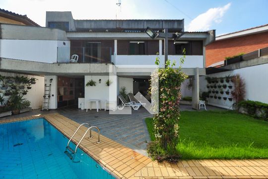 Fachada de casa à venda com 4 quartos, 550m² em Alto de Pinheiros, São Paulo