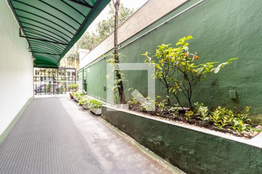 Entrada de kitnet/studio para alugar com 1 quarto, 36m² em Santa Cecília, São Paulo