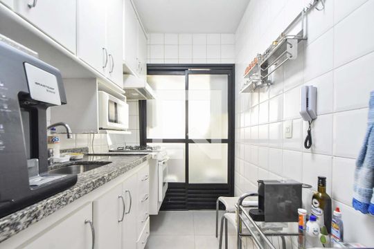 Cozinha  de apartamento à venda com 2 quartos, 59m² em Cidade Monções, São Paulo