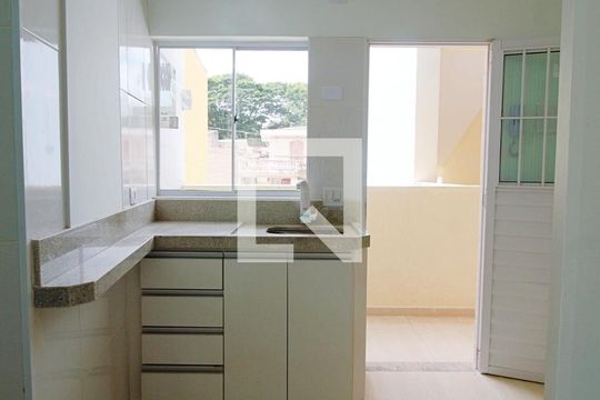 Cozinha  de kitnet/studio para alugar com 1 quarto, 21m² em Jardim Maria Duarte, São Paulo