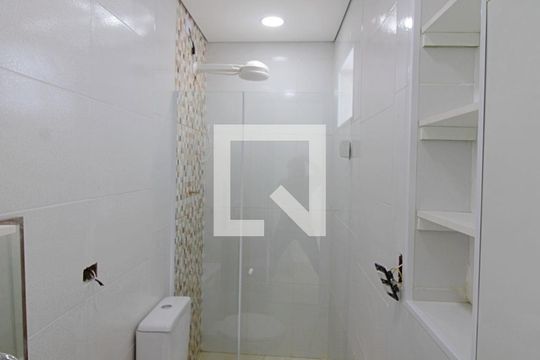 Banheiro  de kitnet/studio para alugar com 1 quarto, 21m² em Jardim Maria Duarte, São Paulo