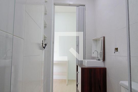 Banheiro de kitnet/studio para alugar com 1 quarto, 21m² em Jardim Maria Duarte, São Paulo