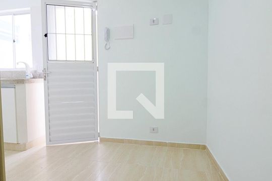 Quarto de kitnet/studio para alugar com 1 quarto, 21m² em Jardim Maria Duarte, São Paulo