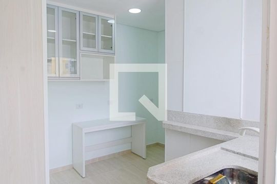 Cozinha  de kitnet/studio para alugar com 1 quarto, 21m² em Jardim Maria Duarte, São Paulo