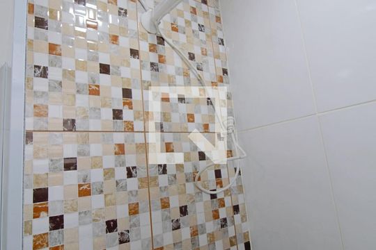 Banheiro de kitnet/studio para alugar com 1 quarto, 21m² em Jardim Maria Duarte, São Paulo