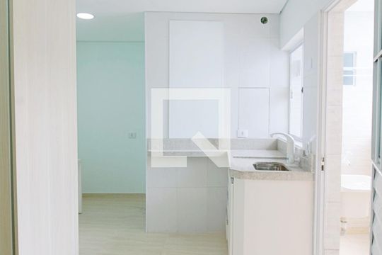 Cozinha  de kitnet/studio para alugar com 1 quarto, 21m² em Jardim Maria Duarte, São Paulo