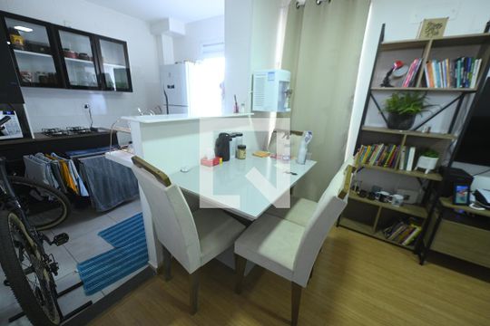 Sala cozinha americana de apartamento à venda com 2 quartos, 39m² em Residencial Itamaracá, Goiânia