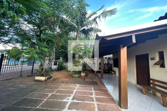 Pátio de casa à venda com 3 quartos, 160m² em Liberdade, Novo Hamburgo