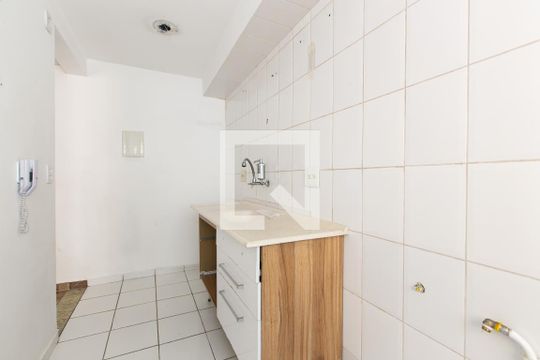Cozinha de apartamento à venda com 3 quartos, 57m² em Vila Carmosina, São Paulo