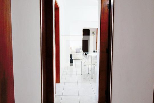 Corredor  de apartamento à venda com 3 quartos, 82m² em Parque Albina, Taboão da Serra