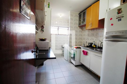 Cozinha  de apartamento à venda com 3 quartos, 82m² em Parque Albina, Taboão da Serra