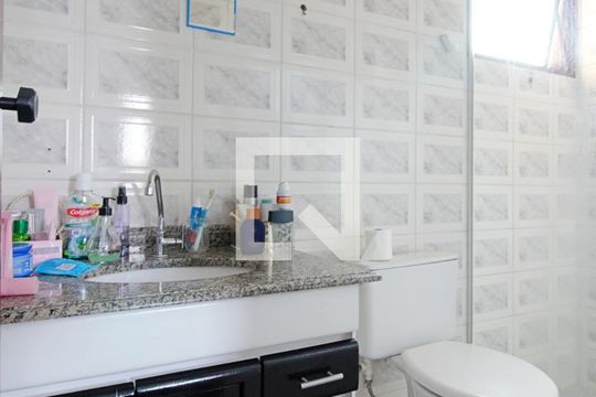 Banheiro da Suíte  de apartamento à venda com 3 quartos, 82m² em Parque Albina, Taboão da Serra