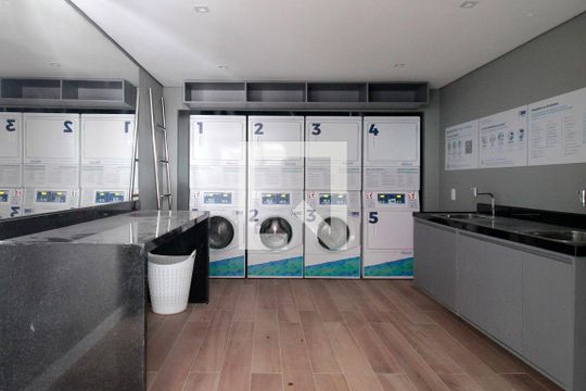 Área comum de kitnet/studio para alugar com 1 quarto, 22m² em República, São Paulo