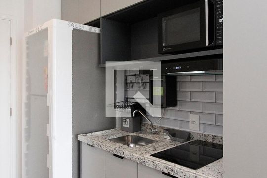 Cozinha de kitnet/studio para alugar com 1 quarto, 22m² em República, São Paulo