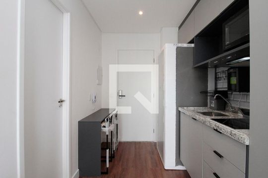 Cozinha de kitnet/studio para alugar com 1 quarto, 22m² em República, São Paulo