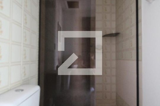 Banheiro de apartamento à venda com 1 quarto, 42m² em Floresta, Porto Alegre