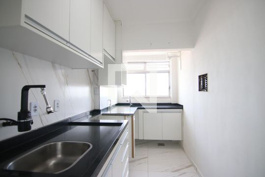 Cozinha de apartamento para alugar com 1 quarto, 45m² em Vila Londrina, São Paulo