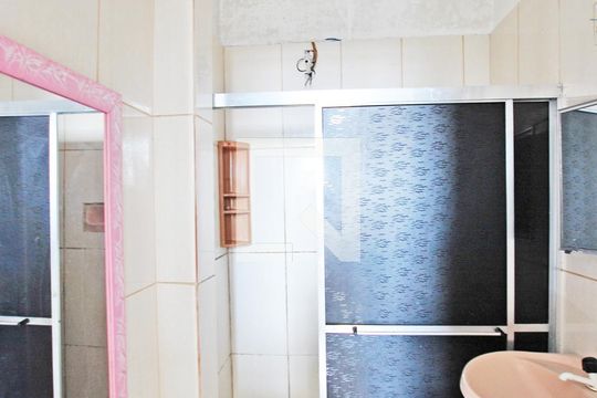 Banheiro de kitnet/studio à venda com 1 quarto, 40m² em Farroupilha, Porto Alegre