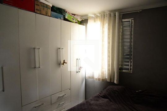 Quarto 2  de apartamento para alugar com 2 quartos, 55m² em Jardim Caiapiá, Cotia