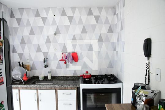 Cozinha de apartamento para alugar com 2 quartos, 55m² em Jardim Caiapiá, Cotia