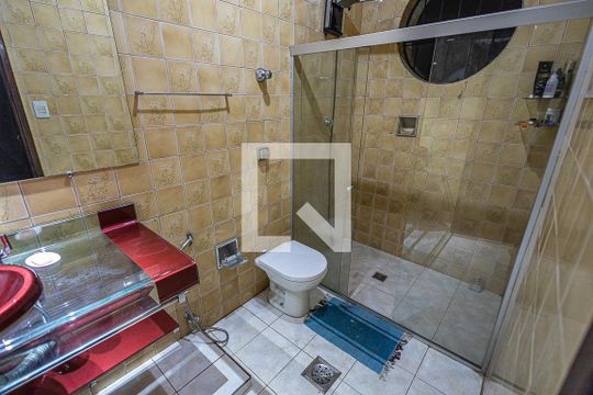 Banheiro social de casa para alugar com 3 quartos, 360m² em Jardim Guanabara, Belo Horizonte