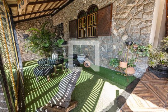 Vagas de garagem/jardim de casa para alugar com 3 quartos, 360m² em Jardim Guanabara, Belo Horizonte
