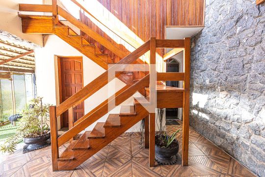 Vagas de garagem de casa para alugar com 3 quartos, 360m² em Jardim Guanabara, Belo Horizonte