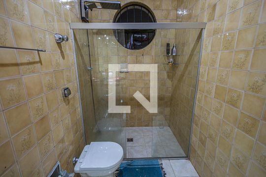 Banheiro social de casa para alugar com 3 quartos, 360m² em Jardim Guanabara, Belo Horizonte