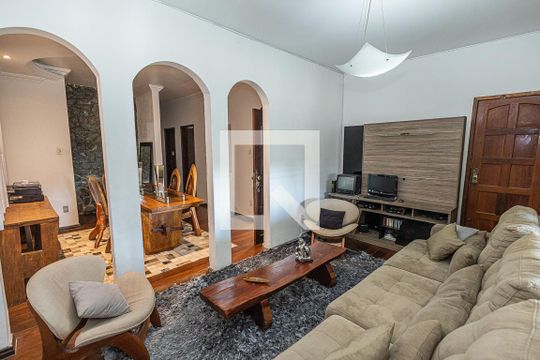 Casa para alugar com 3 quartos, 360m² em Jardim Guanabara, Belo Horizonte