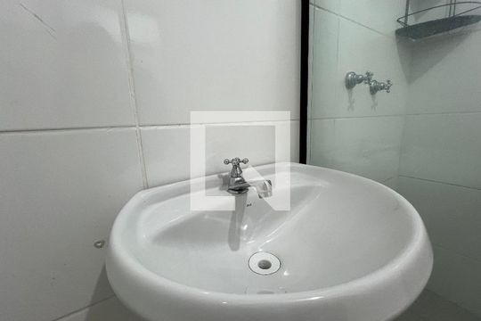 Banheiro de apartamento à venda com 2 quartos, 56m² em Rondônia, Novo Hamburgo