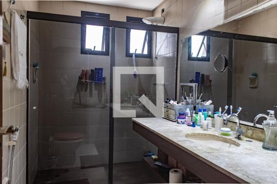 Banheiro da Suíte 3 de apartamento para alugar com 3 quartos, 148m² em Barra Funda, Guarujá