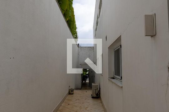 Corredor de casa de condomínio à venda com 4 quartos, 501m² em Jardim Paulista, Barueri