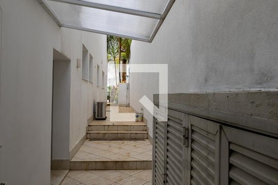 Corredor de casa de condomínio à venda com 4 quartos, 501m² em Jardim Paulista, Barueri