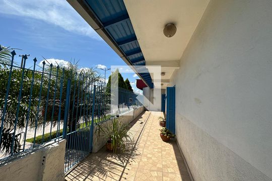 Corredor de casa à venda com 3 quartos, 160m² em Santos Dumont, São Leopoldo