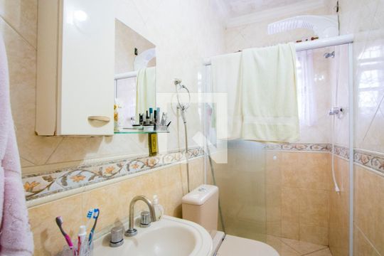 Banheiro do quarto 1 de casa à venda com 3 quartos, 406m² em Jardim Las Vegas, Santo André
