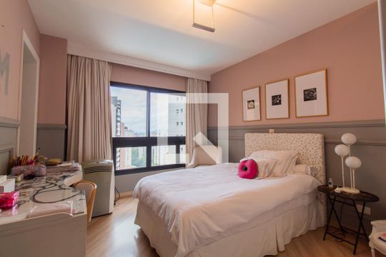 Suíte 1 de apartamento para alugar com 3 quartos, 247m² em Vila Suzana, São Paulo