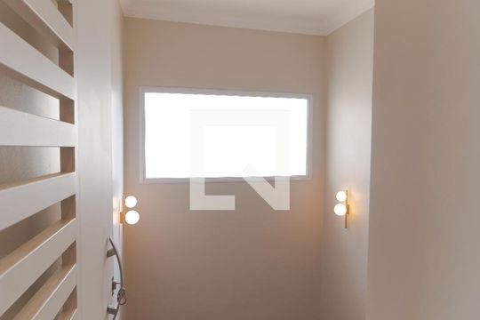 Escada de casa para alugar com 3 quartos, 283m² em Parque Alto Taquaral, Campinas