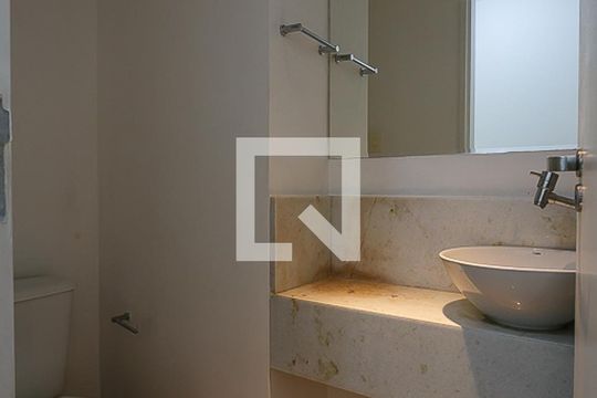 Lavabo de apartamento para alugar com 3 quartos, 126m² em Vila Suzana, São Paulo