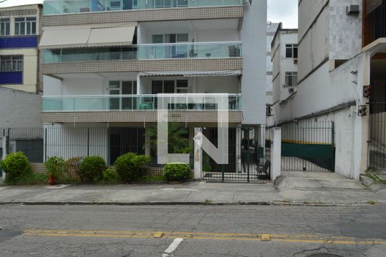 Fachada de apartamento à venda com 2 quartos, 68m² em Tanque, Rio de Janeiro