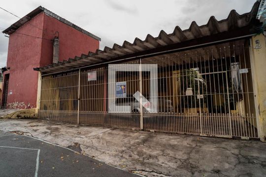 Fachada de casa à venda com 4 quartos, 280m² em Vila Nhocuné, São Paulo