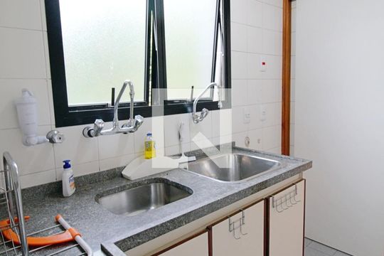 Cozinha  de apartamento para alugar com 1 quarto, 43m² em Vila Andrade, São Paulo