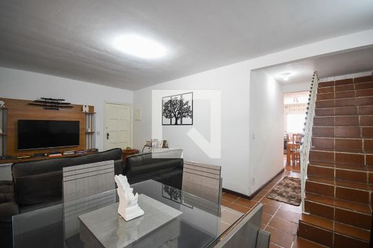 Casa à venda com 4 quartos, 206m² em Jardim Maria Rosa, Taboão da Serra
