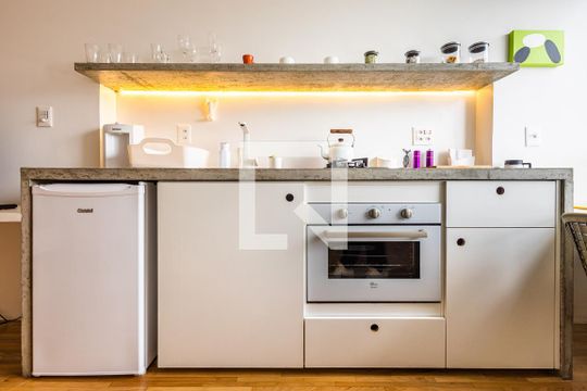 Cozinha de apartamento para alugar com 1 quarto, 32m² em Bela Vista, São Paulo