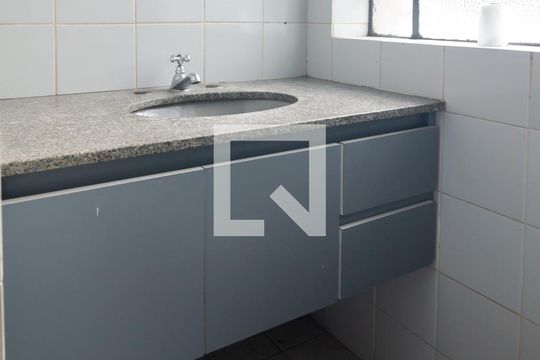 Banheiro Social de casa para alugar com 3 quartos, 160m² em Vila Cordeiro, São Paulo