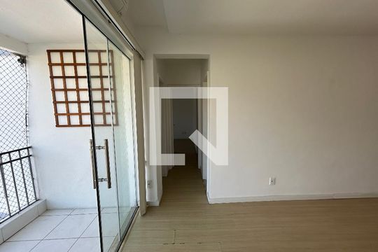 Corredor de apartamento para alugar com 2 quartos, 65m² em Engenho Novo, Rio de Janeiro