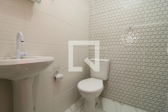 Banheiro de casa para alugar com 1 quarto, 50m² em Jardim Vila Formosa, São Paulo