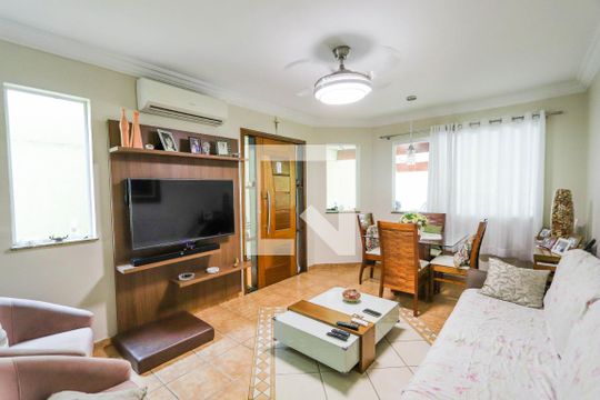 Casa à venda com 4 quartos, 127m² em Vila Vitorio Mazzei, São Paulo