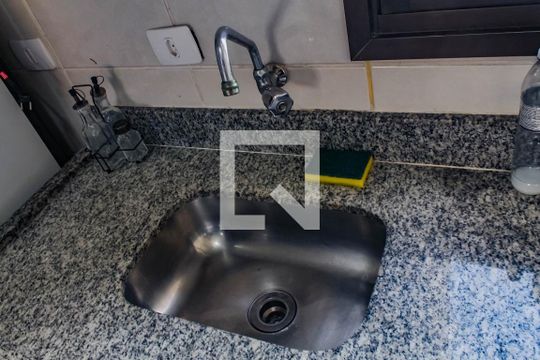 Cozinha de apartamento para alugar com 2 quartos, 70m² em Balneario Guarujá, Guarujá