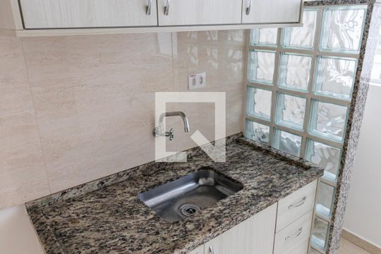 Cozinha e Área de Serviço de apartamento para alugar com 2 quartos, 70m² em Liberdade, São Paulo